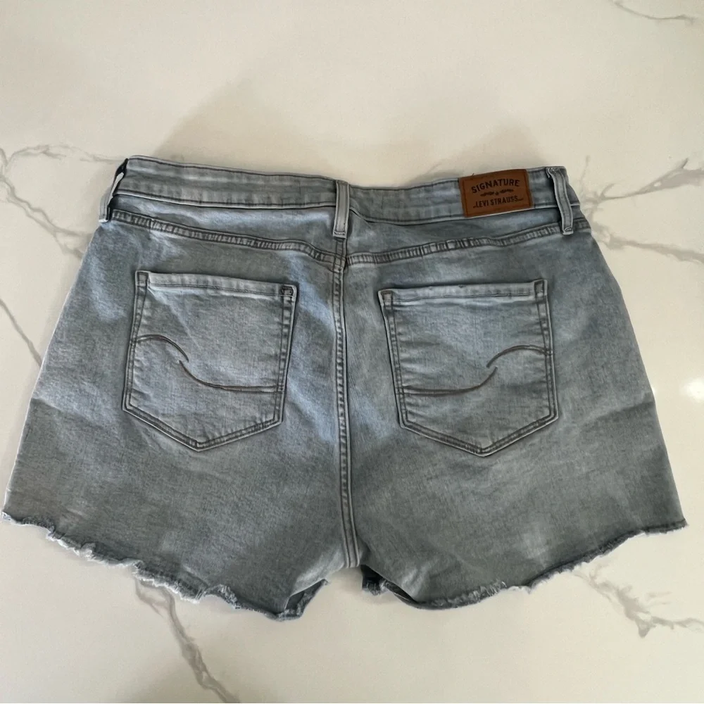 Levi Strauss Signature High Rise Stretchy Shorts size 14 great condition